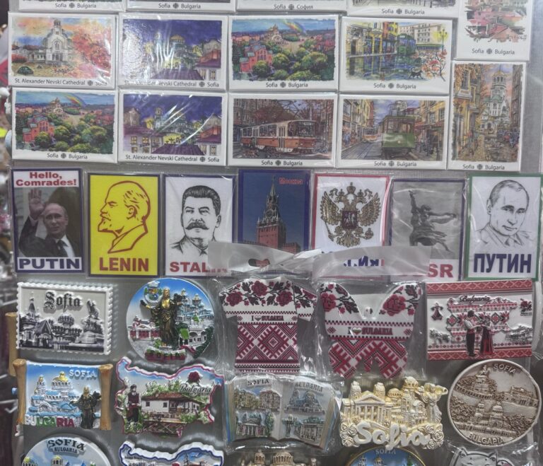 Komunistyczne naklejki na lodówkę